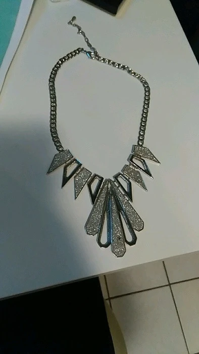 Collar gráfico plateado – photo 2